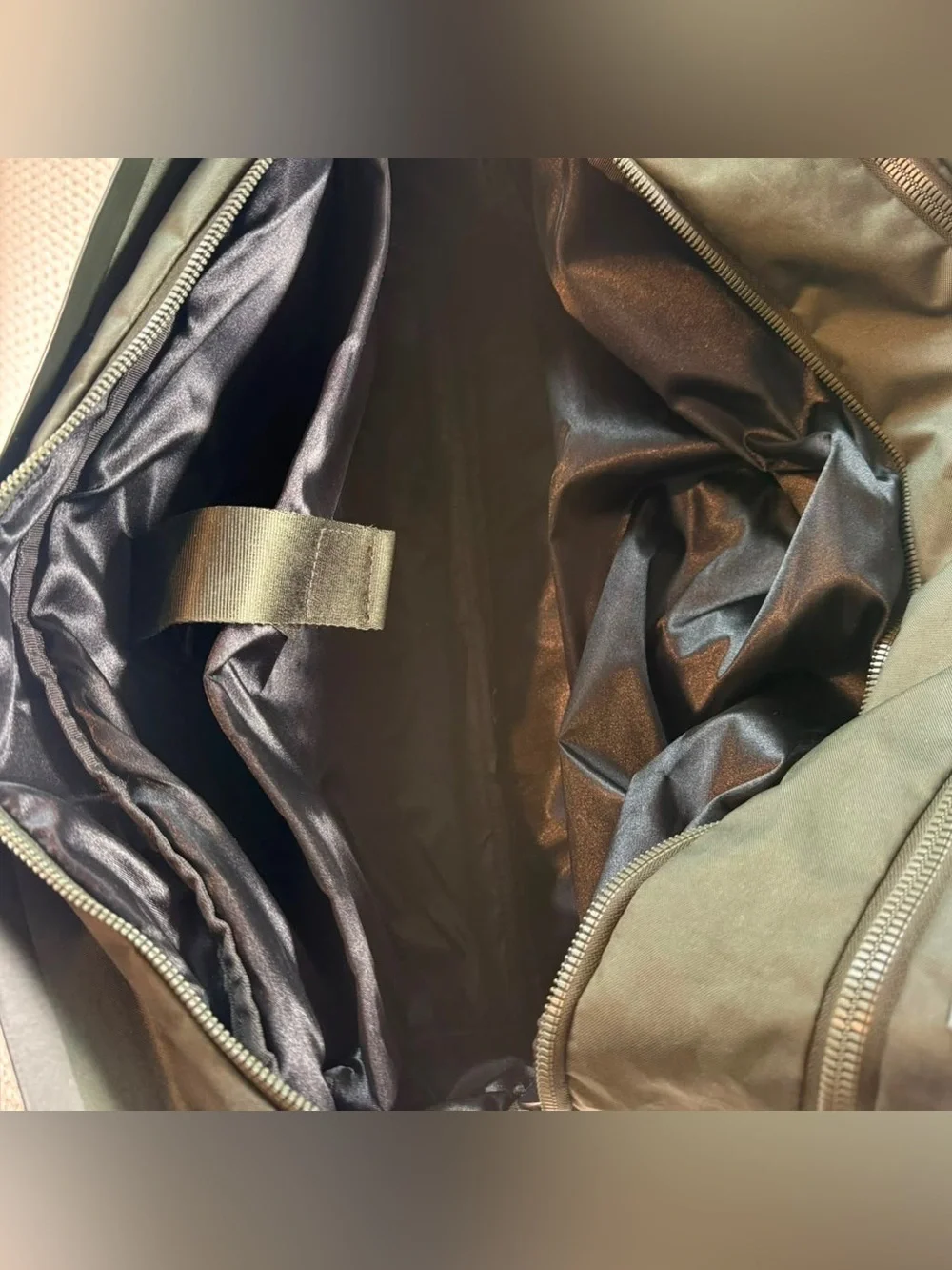 Nike Olive Green Duffel Bag Gym Training Travel Shoulder Bag Multiple Pockets